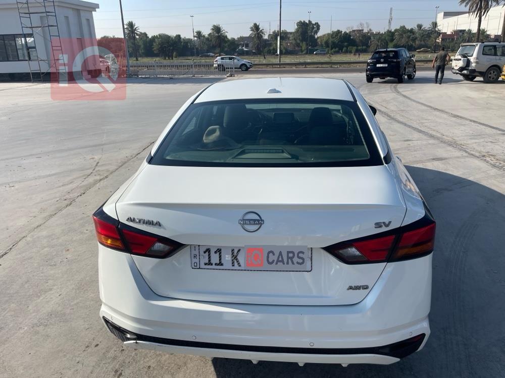 نيسان ألتيما